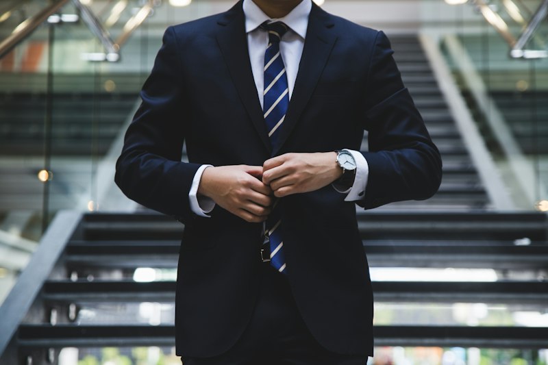 Classic sape suit elegance